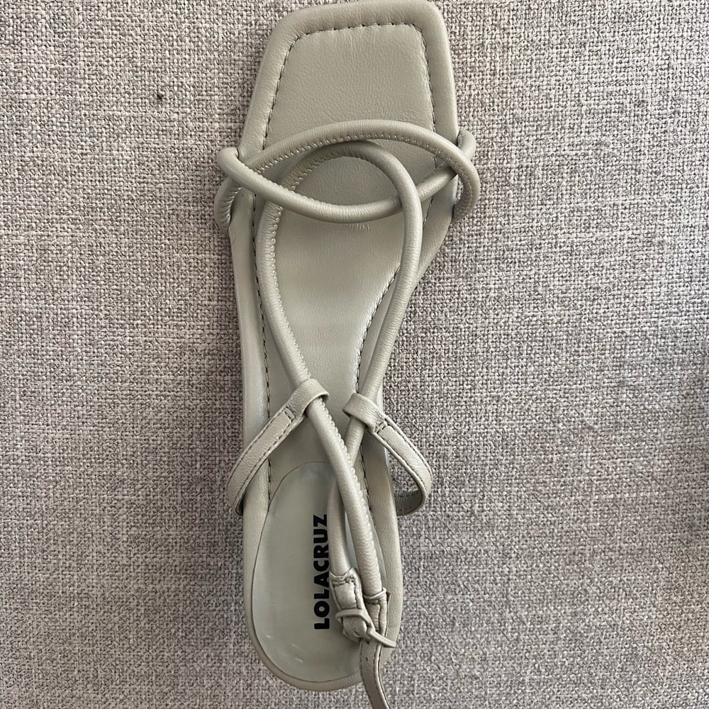 Lola Cruz Left Shoe SZ 40
